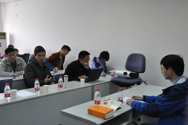 4.解亘教授在做点评.JPG 4.解亘教授在做点评.JPG